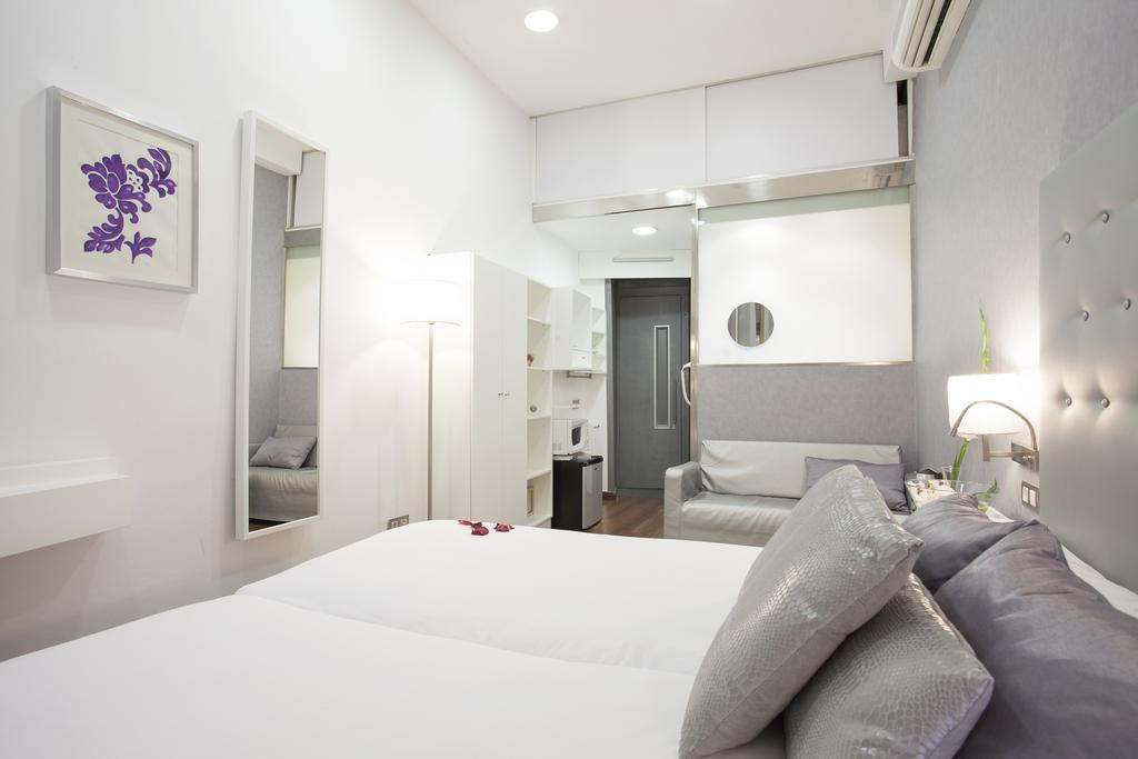 Triple With Private Bathroom In Gothic Affittacamere