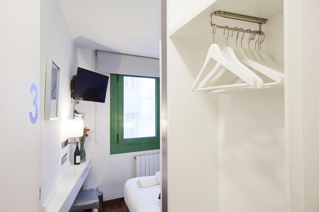 Triple With Private Bathroom In Gothic Affittacamere 2*