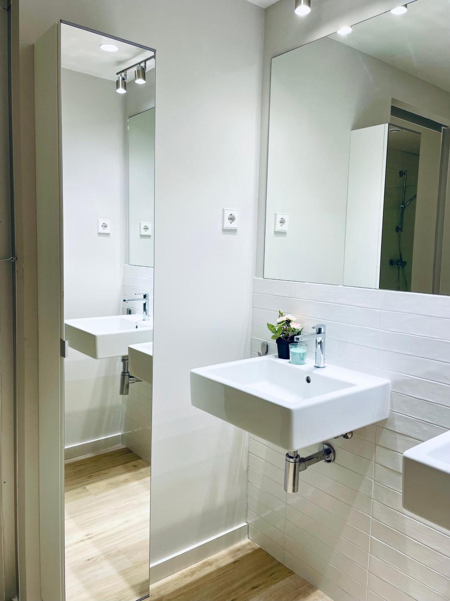 Triple With Private Bathroom In Gothic 2* Barcellona