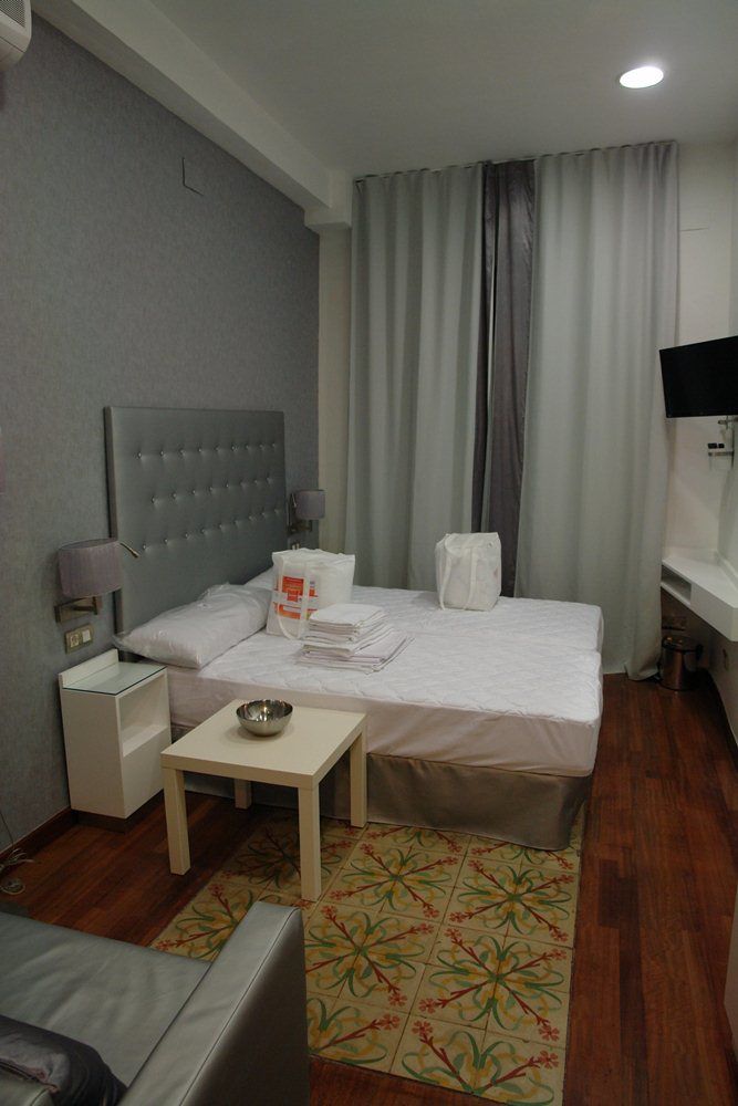 Affittacamere Triple With Private Bathroom In Gothic Barcellona